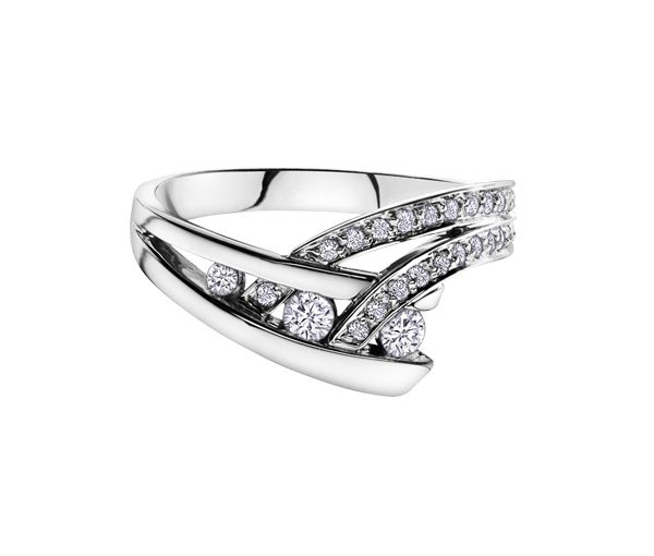 BAGUE EN OR 10K BLANC SERTIE DE DIAMANTS - CR DD2298 - BIJOUX CANADIEN BAGUE EN OR 10K BLANC SERTIE DE DIAMANTS - CR DD2298 - BIJOUX CANADIEN