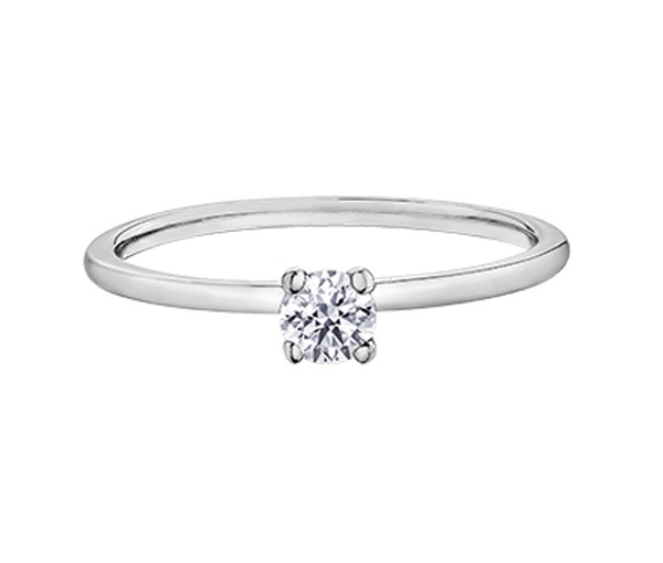 BAGUE STYLE SOLITAIRE EN OR SERTIE D'UN DIAMANT CANADIEN - CR AM447W20 - DIAMANT CANADIEN BAGUE STYLE SOLITAIRE EN OR SERTIE D'UN DIAMANT CANADIEN - CR AM447W20 - DIAMANT CANADIEN