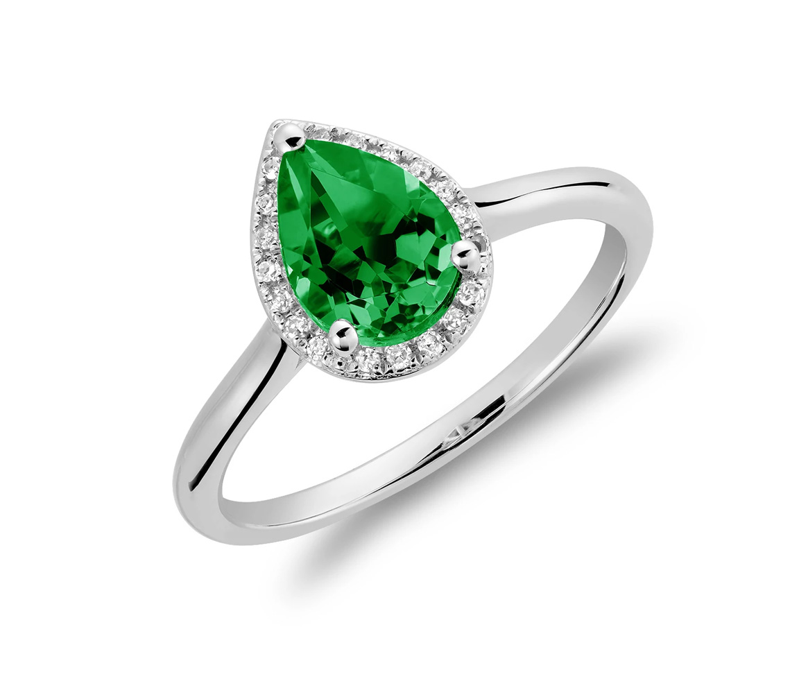 BAGUE EN OR 10K BLANC SERTIE D'UNE simulant d'ÉMERAUDE ET DE DIAMANTS BAGUE EN OR 10K BLANC SERTIE D'UNE simulant d'ÉMERAUDE ET DE DIAMANTS