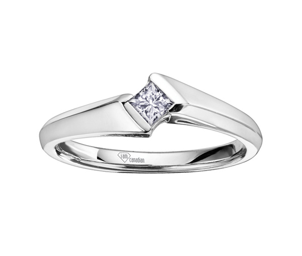 BAGUE EN OR 10K BLANC SERTIE D'UN DIAMANT CANADIEN - CR AM133W04 - DIAMANT CANADIEN BAGUE EN OR 10K BLANC SERTIE D'UN DIAMANT CANADIEN - CR AM133W04 - DIAMANT CANADIEN