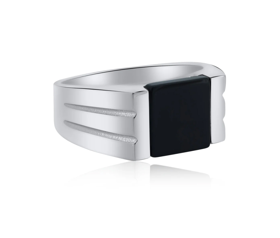 BAGUE STYLE CHEVALIÈRE AVEC UN ONYX BAGUE STYLE CHEVALIÈRE AVEC UN ONYX