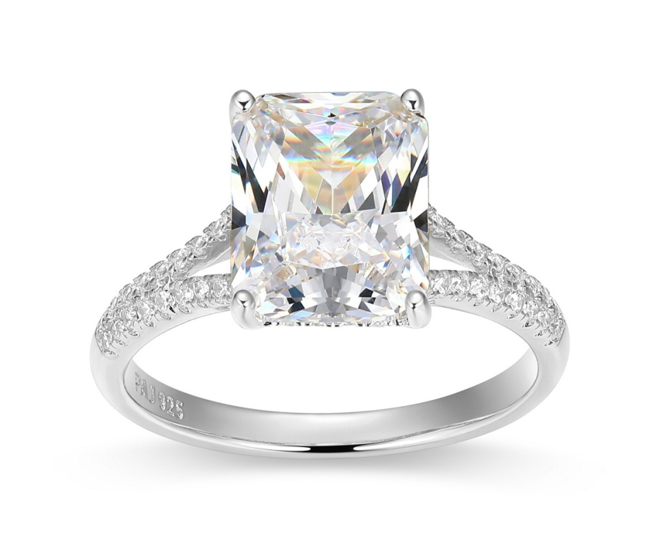 BAGUE REIGN AVEC CUBIQUE RADIANT BAGUE REIGN AVEC CUBIQUE RADIANT