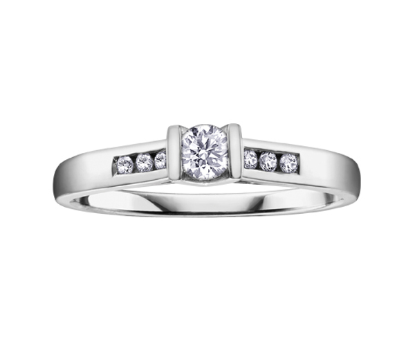 BAGUE EN OR 14K SERTIE D'UN DIAMANT CANADIEN ET DE DIAMANTS - CR AM130W20 - DIAMANT CANADIEN