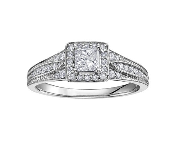 BAGUE EN OR BLANC SERTIE D'UN DIAMANT CANADIEN PRINCESSE ET DE DIAMANTS - CR AM228W50 - DIAMANT CANADIEN