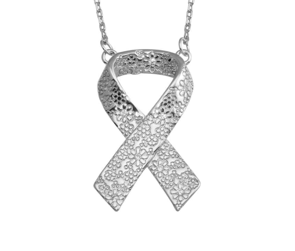 PENDENTIF RUBAN AVEC FLEURS GRAVÉES EN ARGENT RHODIÉ - SP BGP01376 - BIJOUX D'IMPORTATION