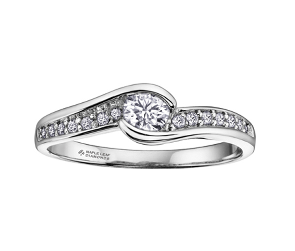 BAGUE EN OR BLANC SERTIE D'UN DIAMANT CANADIEN ET DE DIAMANTS - CR DD2347 - BIJOUX CANADIEN